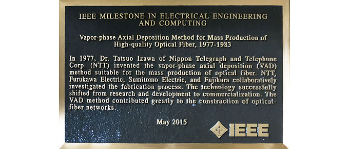 （Photo 1）The IEEE Milestone plaque presented by the IEEE