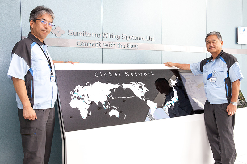Left: Akihiro Komori, Manager, Global PIKAPIKA Center, Wiring Harness Operations Planning Group, Sumitomo Wiring Systems Right: Tetsuji Maruyama, Executive Officer, Sumitomo Wiring Systems