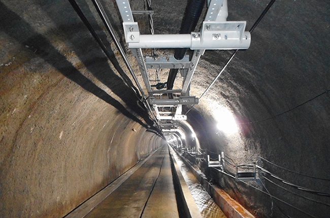 After being pulled into the tunnel, the cable is placed on supports mounted on the ceiling.