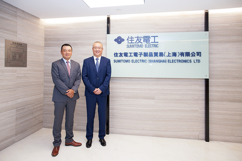 (Left) Motoi Matsuo Vice President Sumitomo Electric (Shanghai) Electronics, Ltd. (Right) Mr. Xu Min Jia Chief Executive Officer Shanghai DSYG Enterprise Development Co., Ltd.