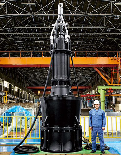 Submersible axial-flow column pump of Japan’s largest-class diameter using S-FREE™ traveling cables (Photo courtesy of Tsurumi Manufacturing Co., Ltd.)
